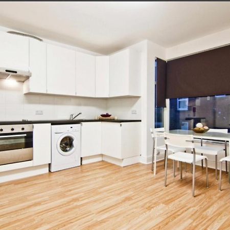 Private Room Close To Leeds University And City Centre Bagian luar foto