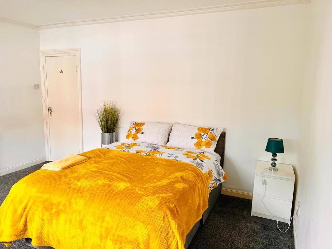 Private Room Close To Leeds University And City Centre Bagian luar foto