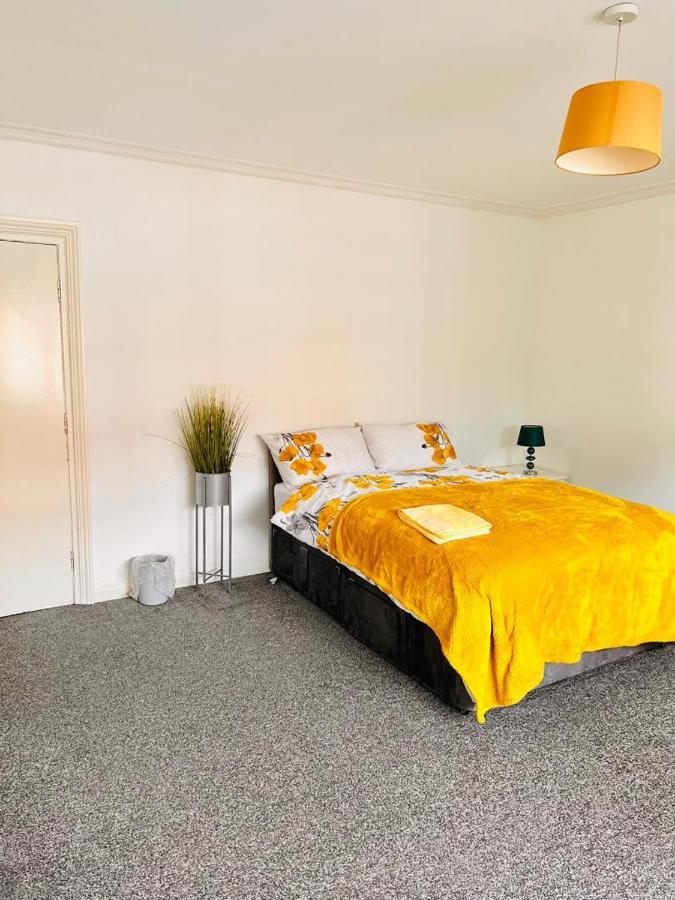 Private Room Close To Leeds University And City Centre Bagian luar foto