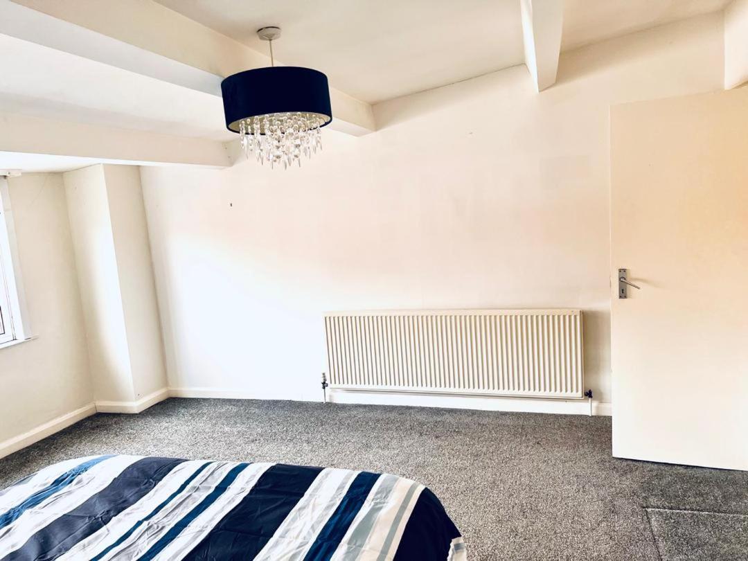 Private Room Close To Leeds University And City Centre Bagian luar foto