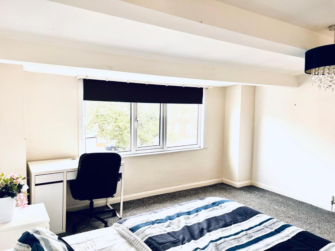 Private Room Close To Leeds University And City Centre Bagian luar foto